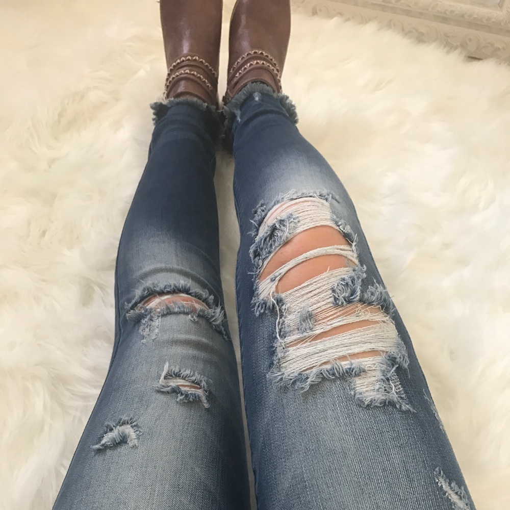 Destructed Skinny Jean - Picture 4 of 7